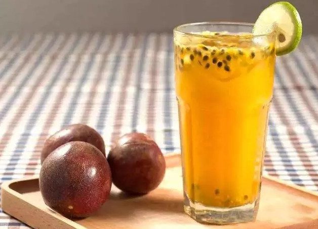 The magical infusion of passion fruit in tea, a relaxing and healthy drink Illustration 1