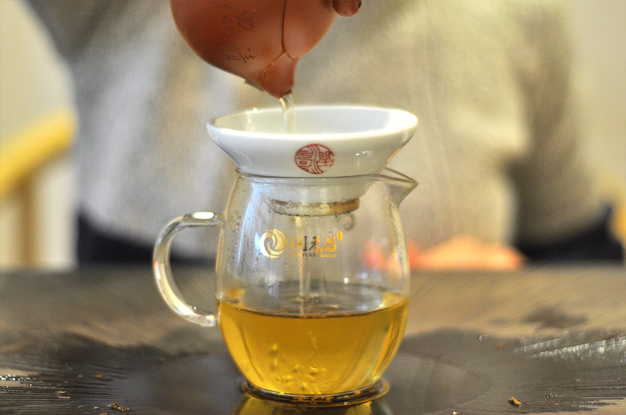 How to brew a perfect cup of white dew tea Illustration 1
