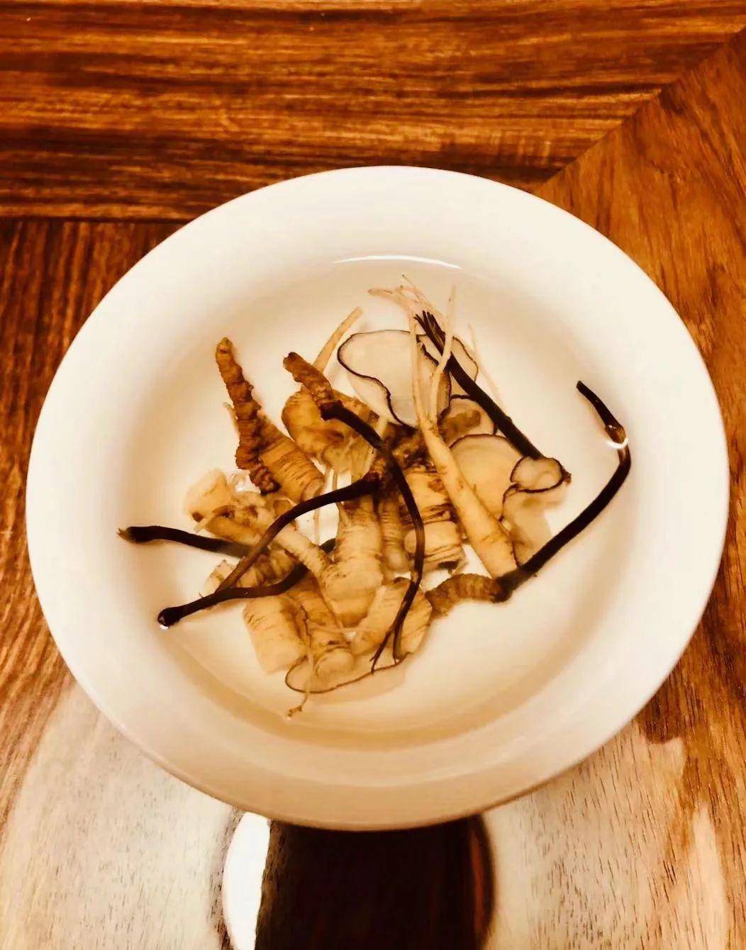 虫草泡茶一次放几根?详解虫草泡茶的正确方法插图1 虫草泡茶一次放几根?详解虫草泡茶的正确方法插图1